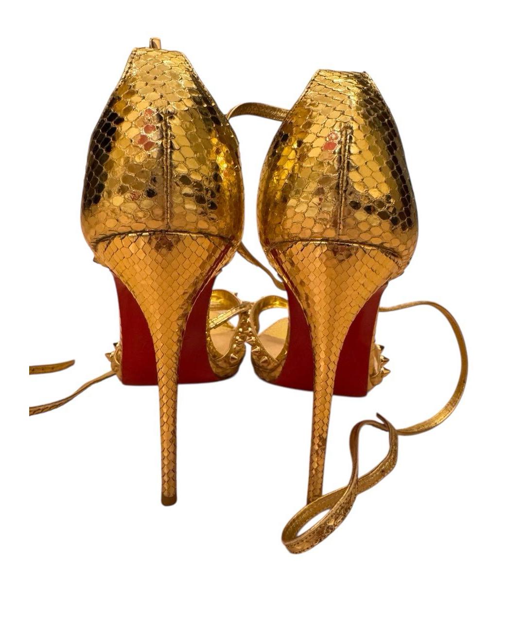 CHRISTIAN LOUBOUTIN Золотые босоножки из экзотической кожи, фото 4