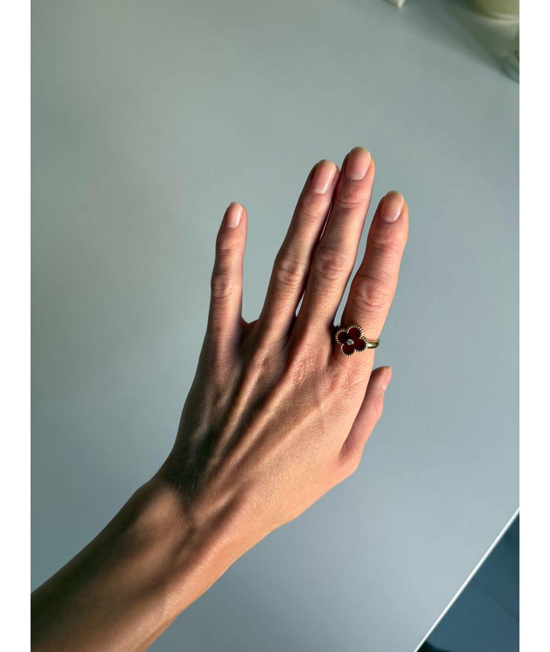 VAN CLEEF & ARPELS Бордовое кольцо из желтого золота, фото 3