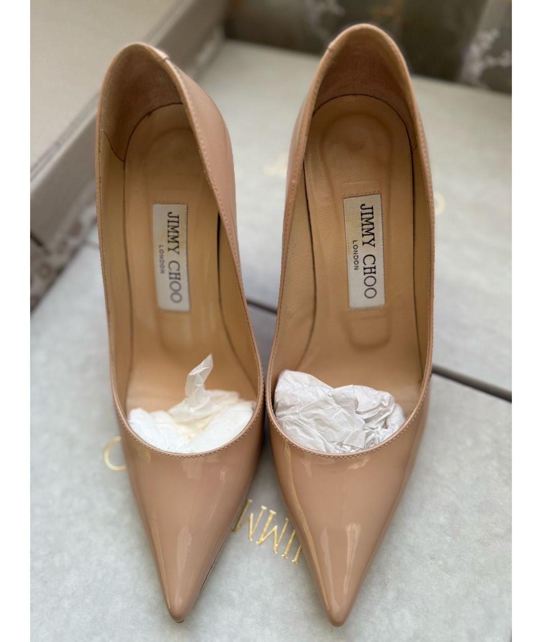 JIMMY CHOO Бежевые туфли из лакированной кожи, фото 3