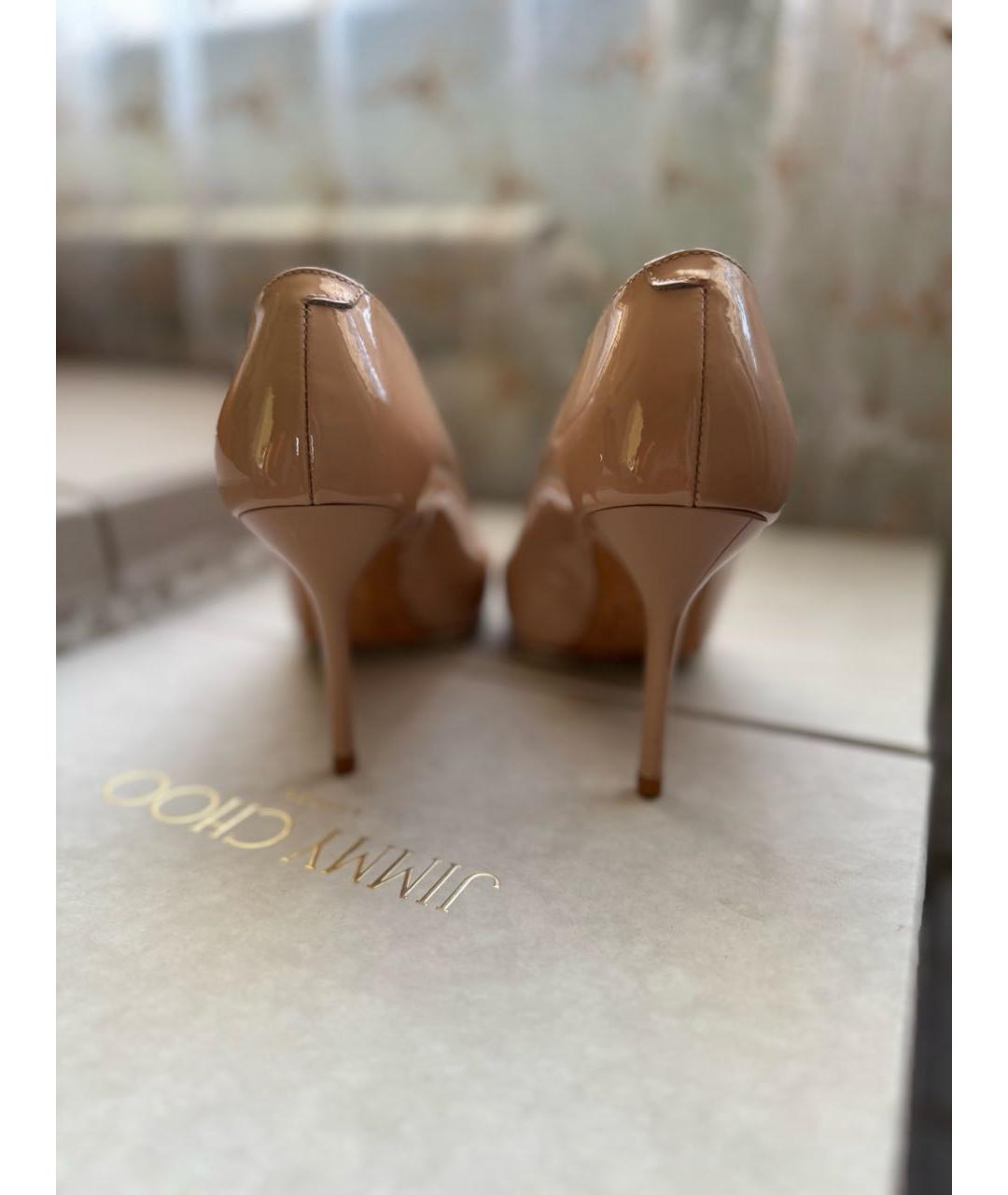JIMMY CHOO Бежевые туфли из лакированной кожи, фото 4