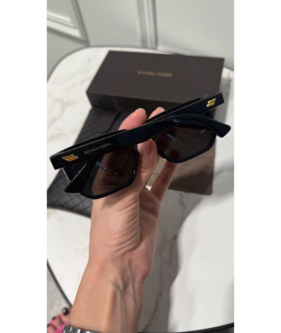 BOTTEGA VENETA Черные пластиковые солнцезащитные очки, фото 2