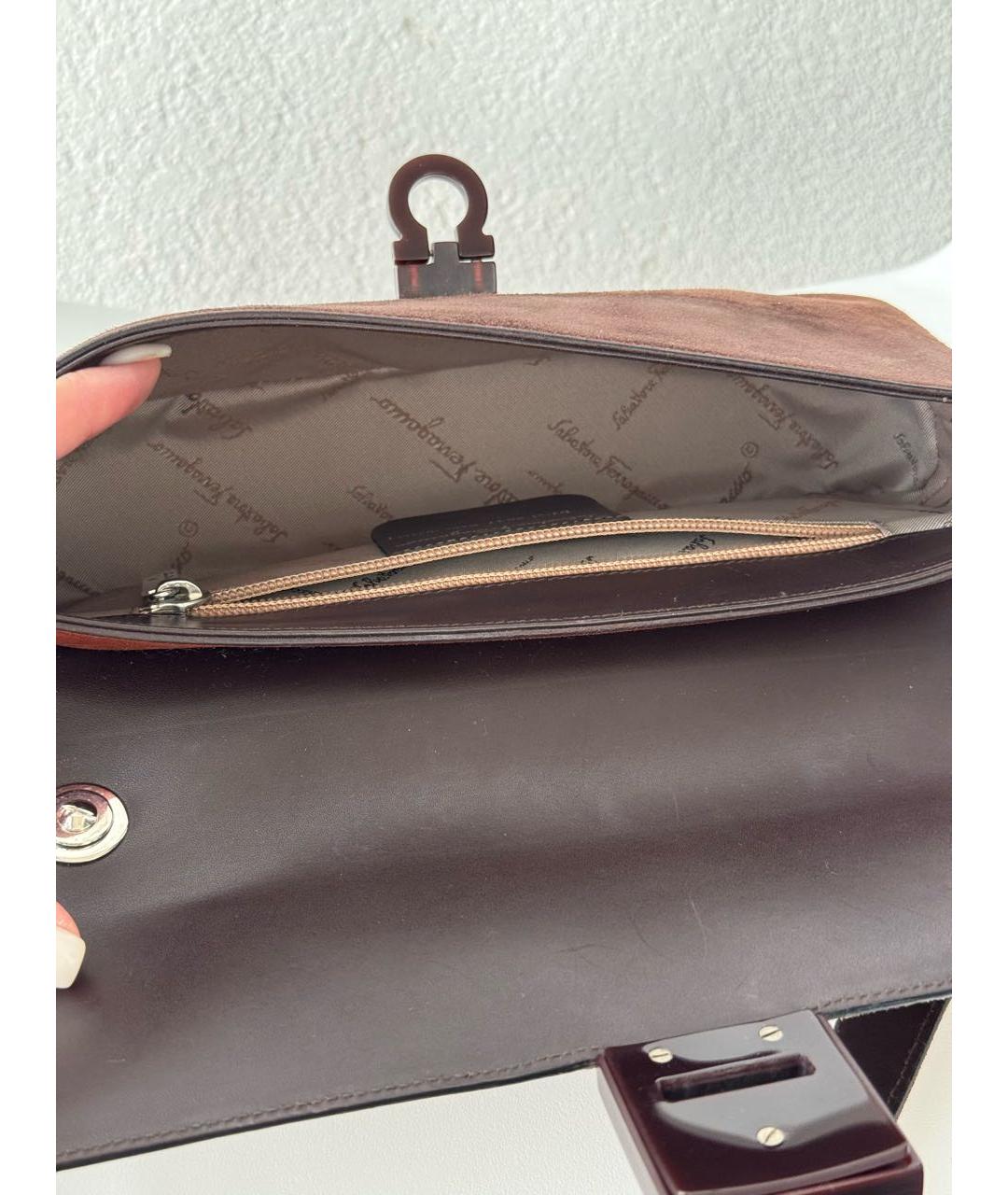 FERRAGAMO Коричневая замшевая сумка с короткими ручками, фото 8