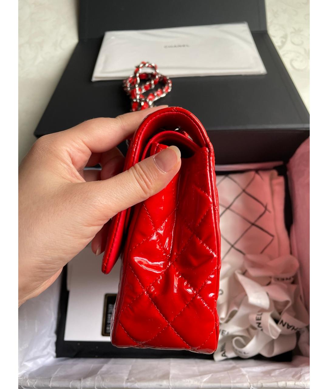 CHANEL Красная сумка тоут из лакированной кожи, фото 4