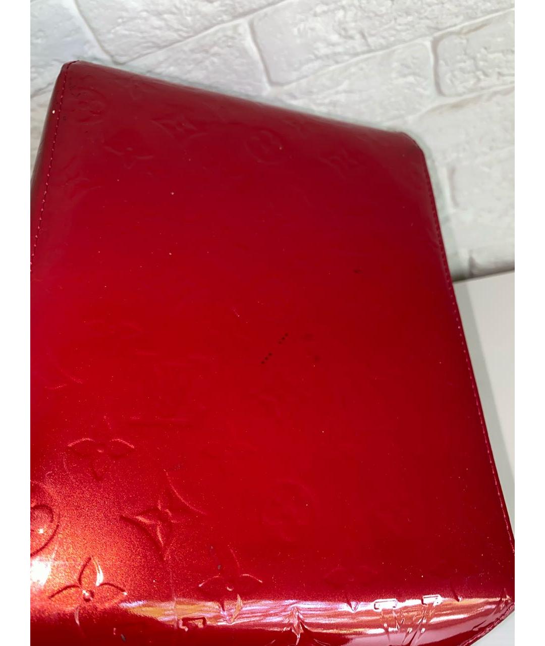 LOUIS VUITTON Красная сумка с короткими ручками из лакированной кожи, фото 5