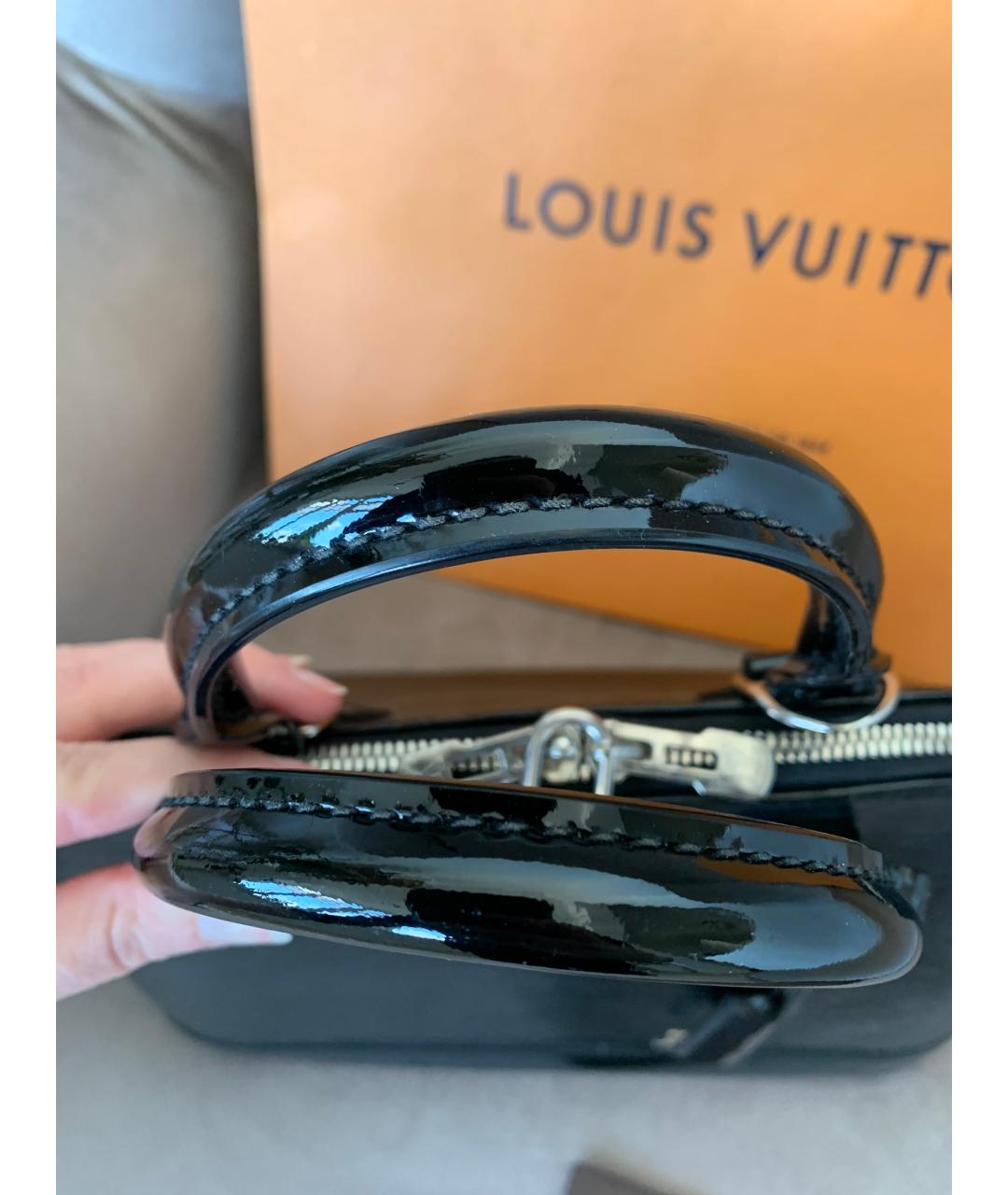 LOUIS VUITTON Черная кожаная сумка с короткими ручками, фото 6