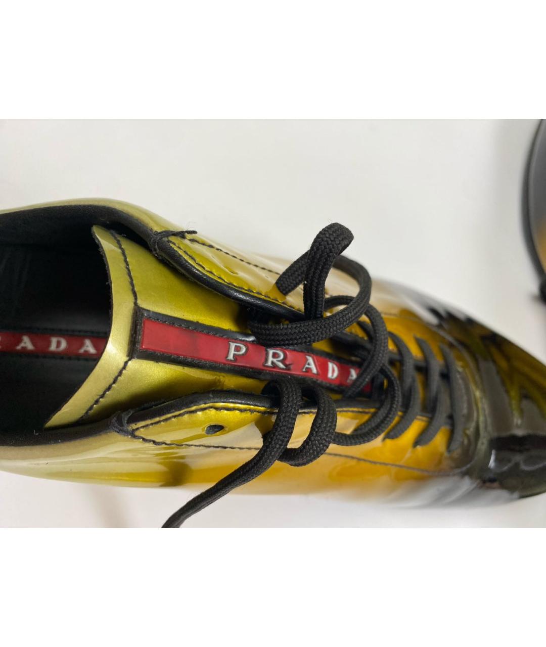 PRADA Горчичные низкие ботинки из лакированной кожи, фото 3