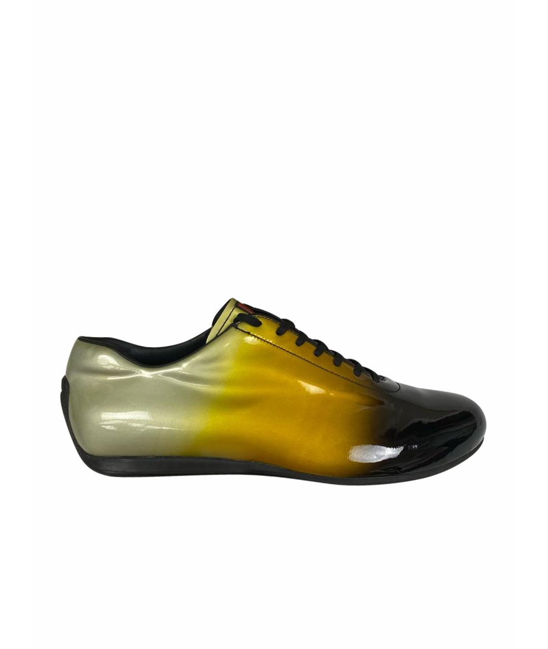 PRADA Горчичные низкие ботинки из лакированной кожи, фото 1