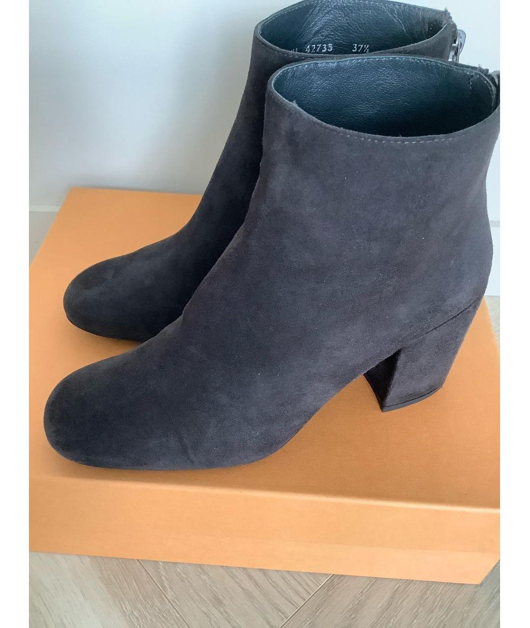 STUART WEITZMAN Серые замшевые ботильоны, фото 3