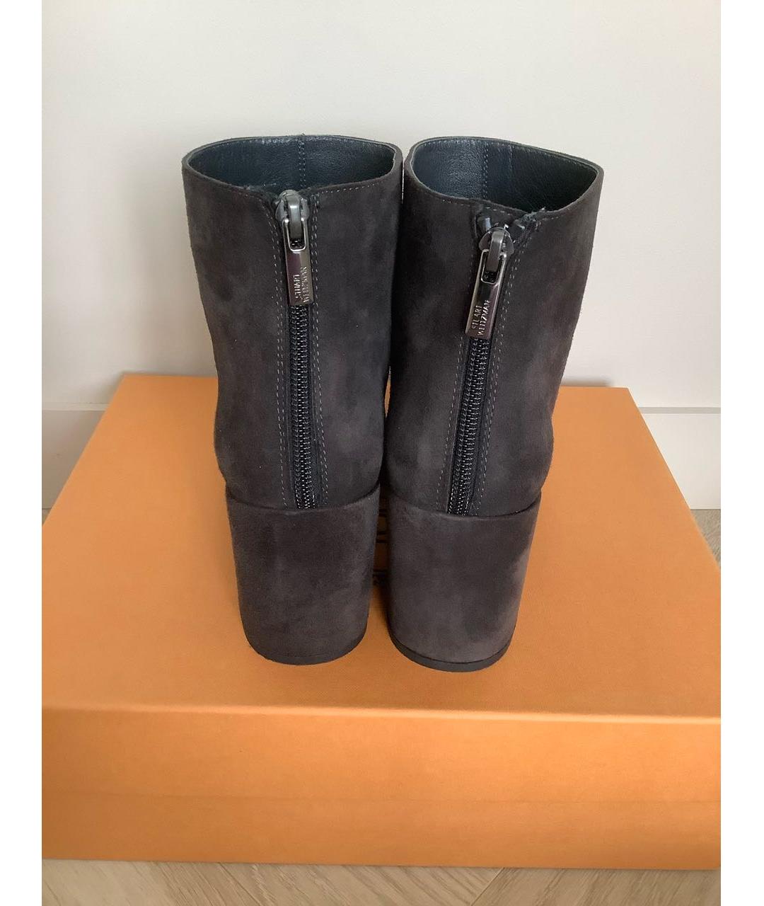 STUART WEITZMAN Серые замшевые ботильоны, фото 2