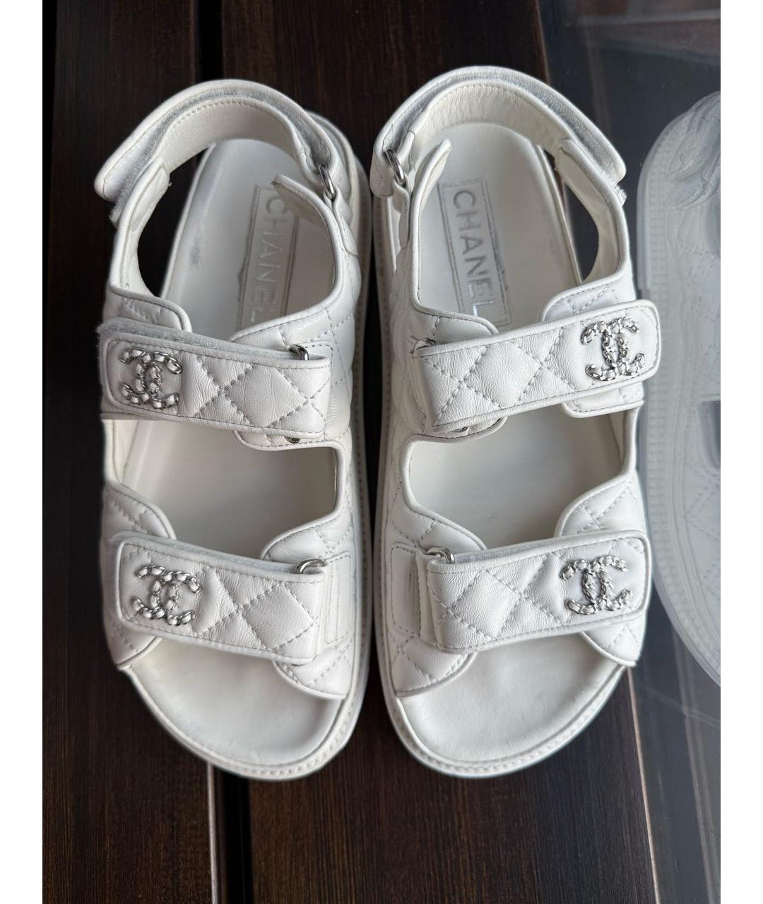 CHANEL Белые кожаные сандалии, фото 2