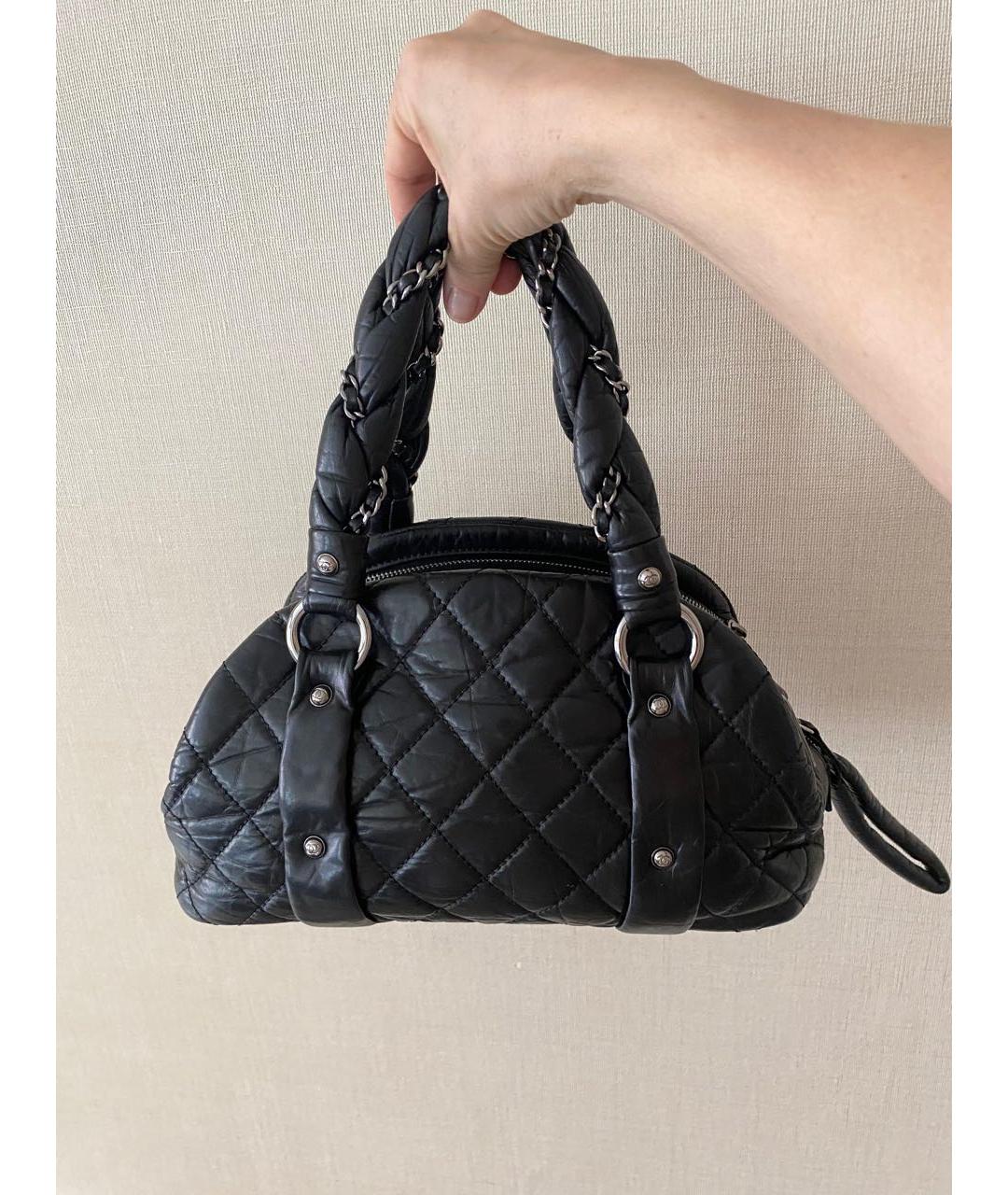 CHANEL Черная кожаная сумка с короткими ручками, фото 3