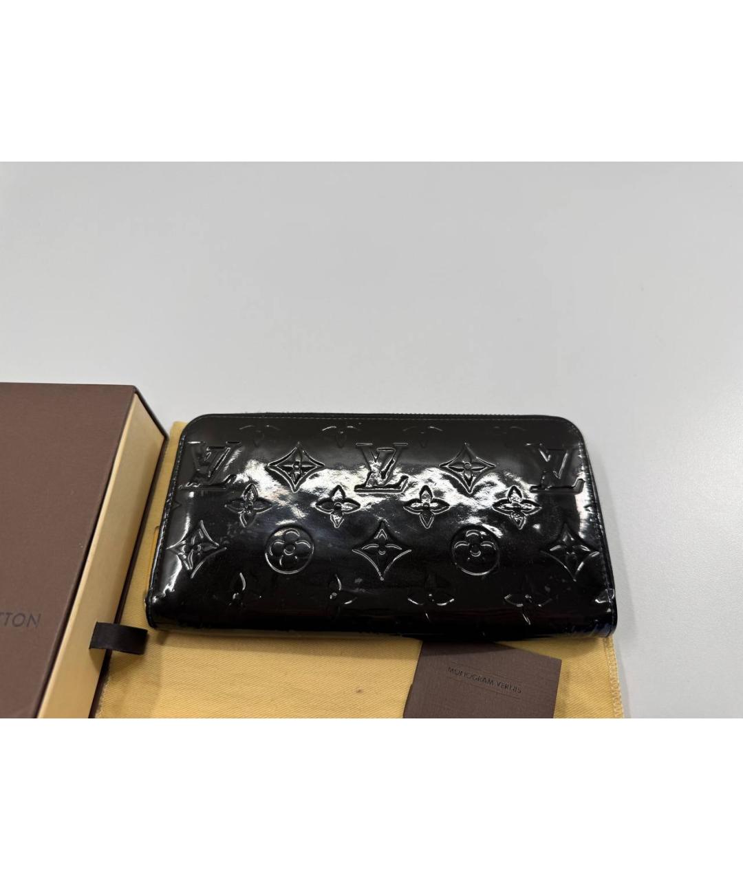 LOUIS VUITTON Черный кошелек из лакированной кожи, фото 9