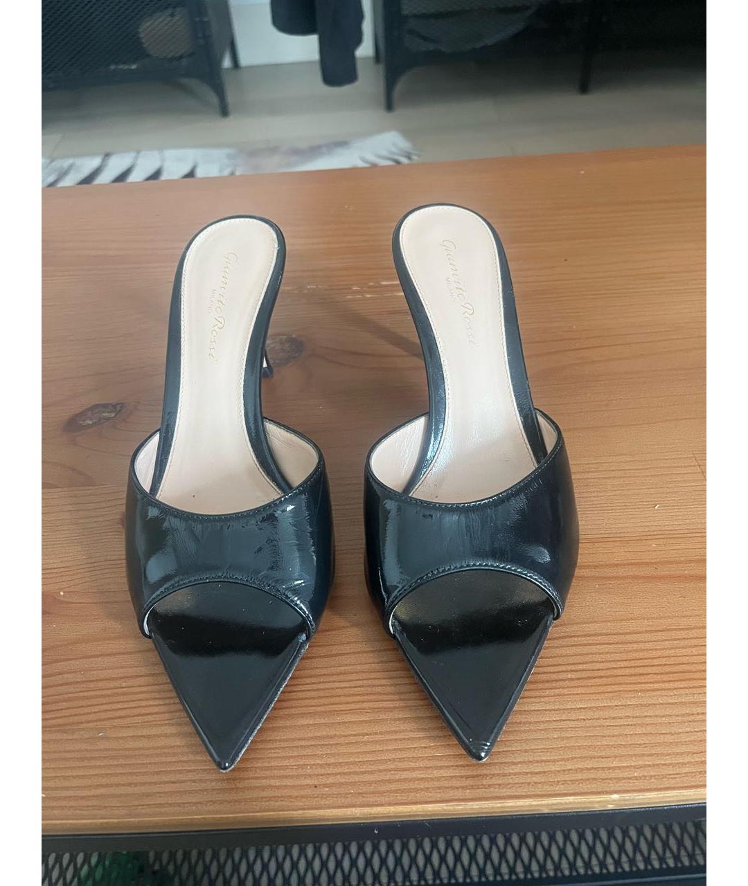 GIANVITO ROSSI Черные мюли из лакированной кожи, фото 2
