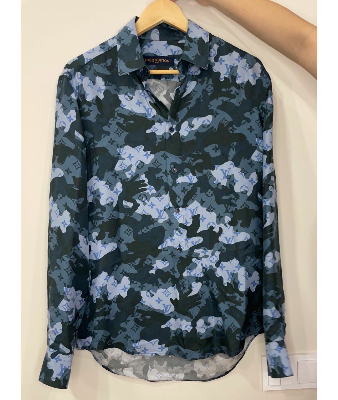 LOUIS VUITTON Темно-синяя шелковая классическая рубашка, фото 3