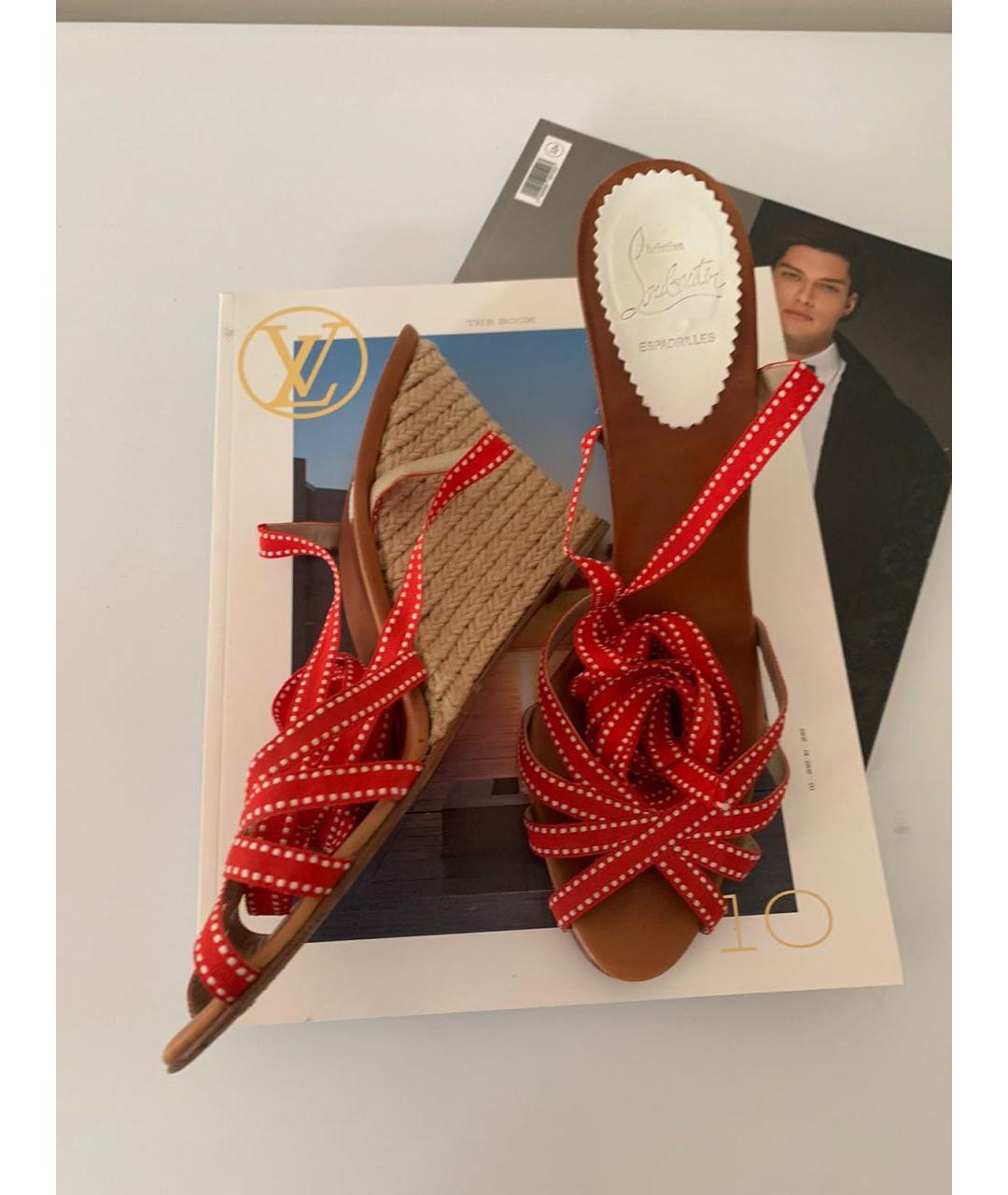 CHRISTIAN LOUBOUTIN Красные текстильные босоножки, фото 3