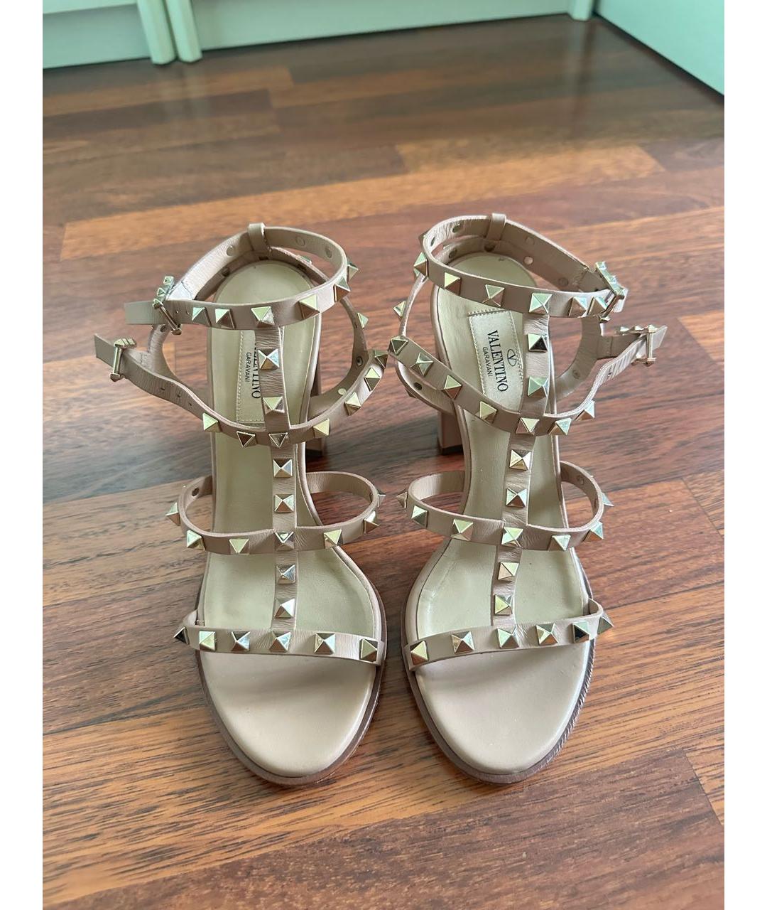 VALENTINO Бежевые кожаные босоножки, фото 2