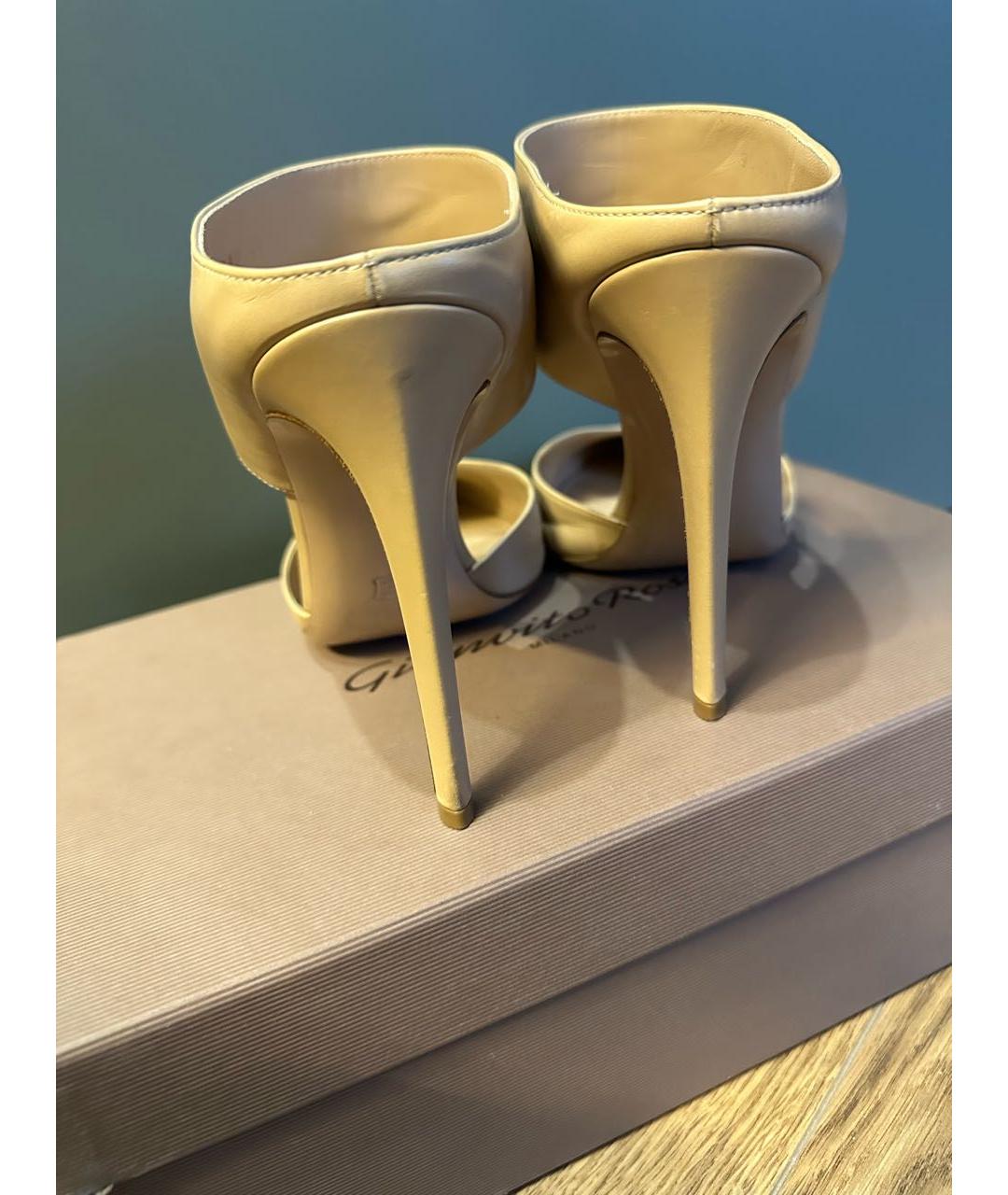 GIANVITO ROSSI Бежевые кожаные туфли, фото 5