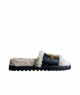 LOUIS VUITTON Шлепанцы