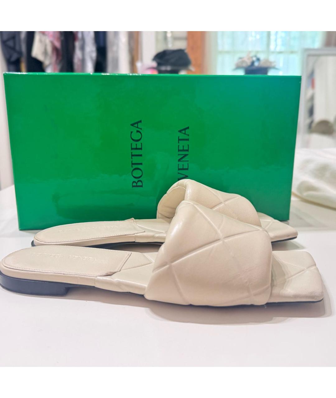 BOTTEGA VENETA Бежевые кожаные шлепанцы, фото 5