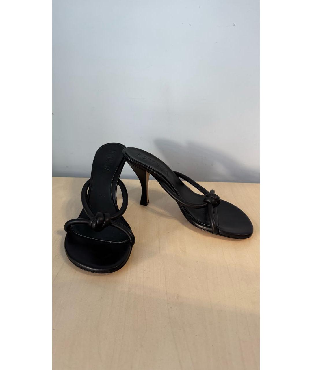 BOTTEGA VENETA Черные кожаные мюли, фото 5