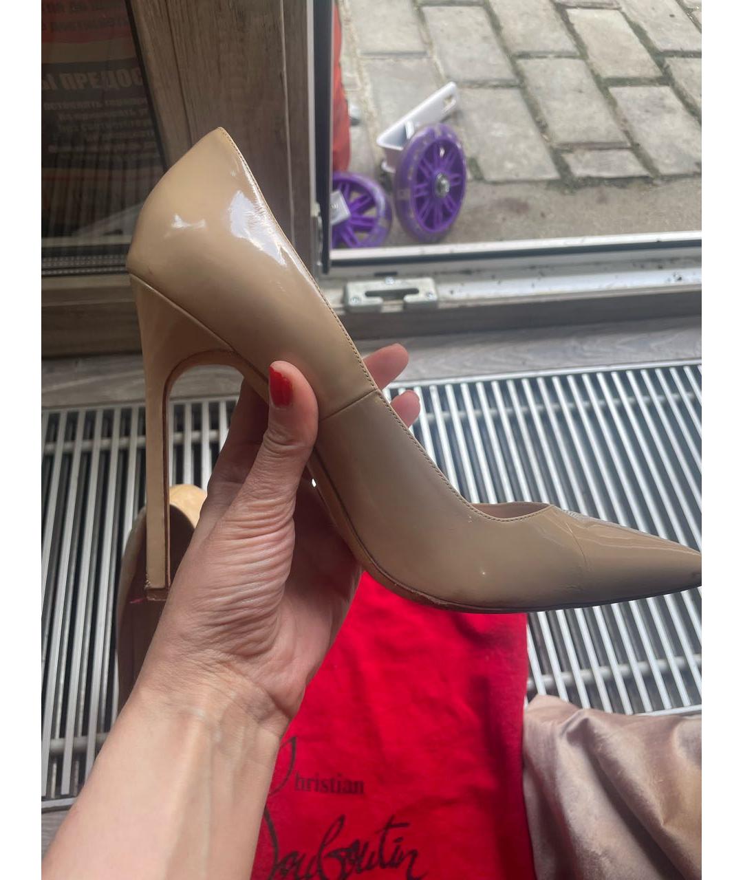 MANOLO BLAHNIK Бежевые туфли из лакированной кожи, фото 7