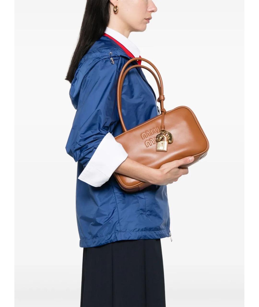 MIU MIU Коричневая кожаная сумка через плечо, фото 2