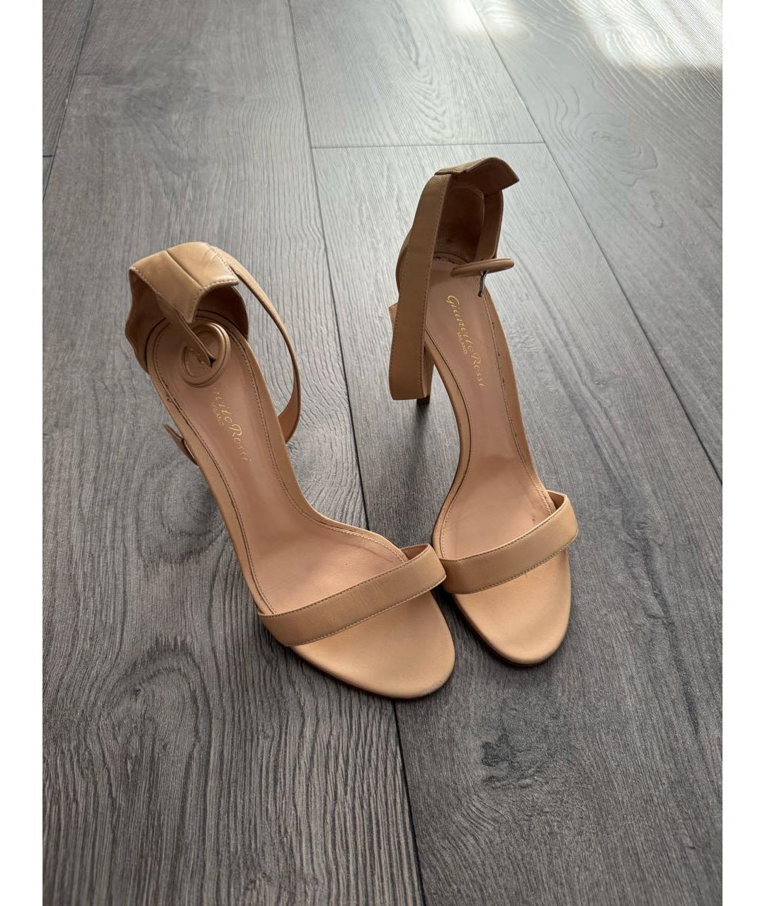 GIANVITO ROSSI Бежевые кожаные босоножки, фото 3