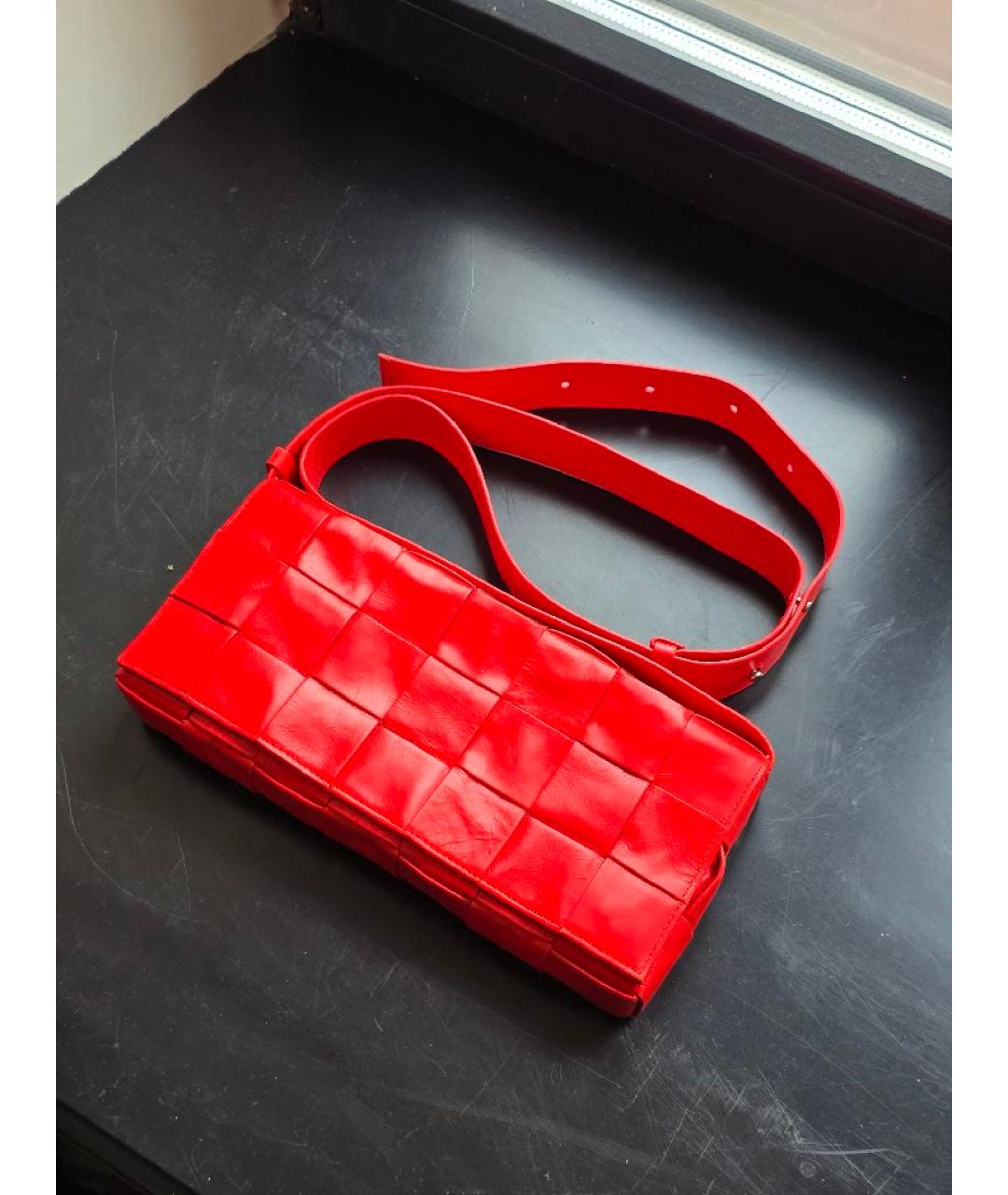 BOTTEGA VENETA Красная кожаная сумка через плечо, фото 2