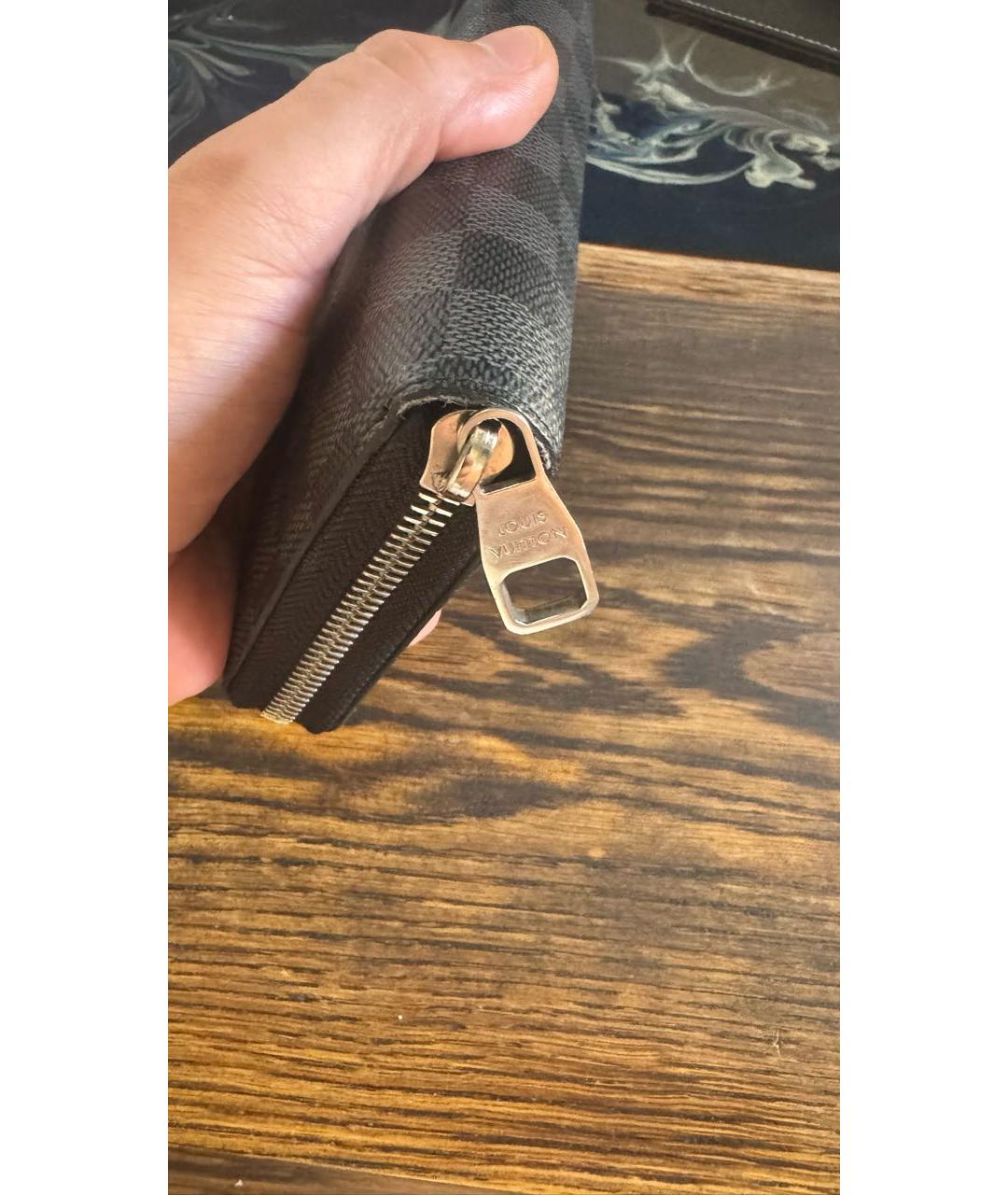 LOUIS VUITTON Антрацитовый кожаный кошелек, фото 2