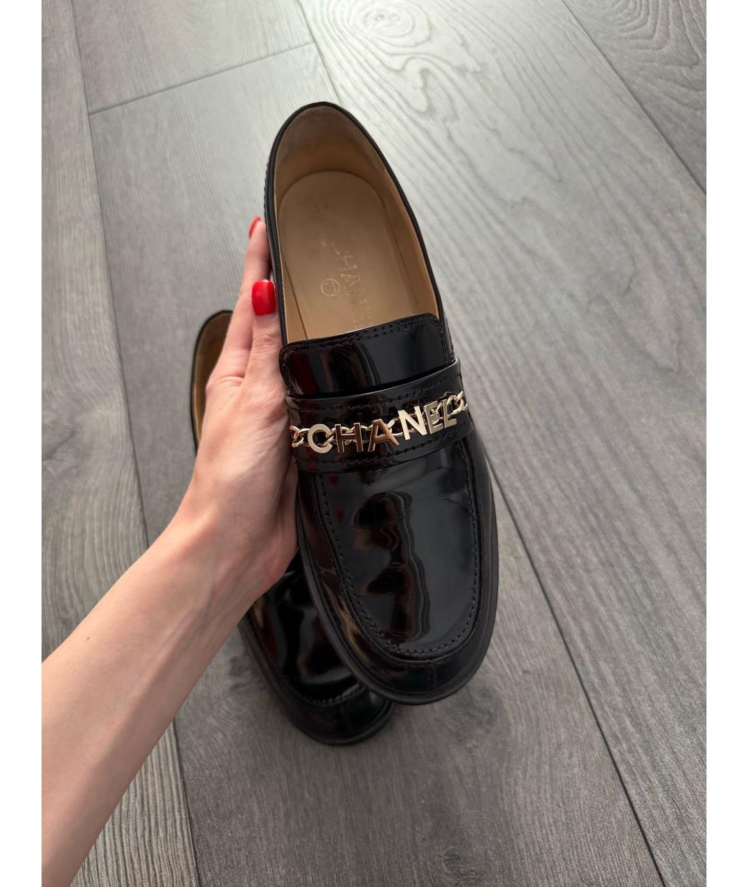 CHANEL Черные лоферы из лакированной кожи, фото 5