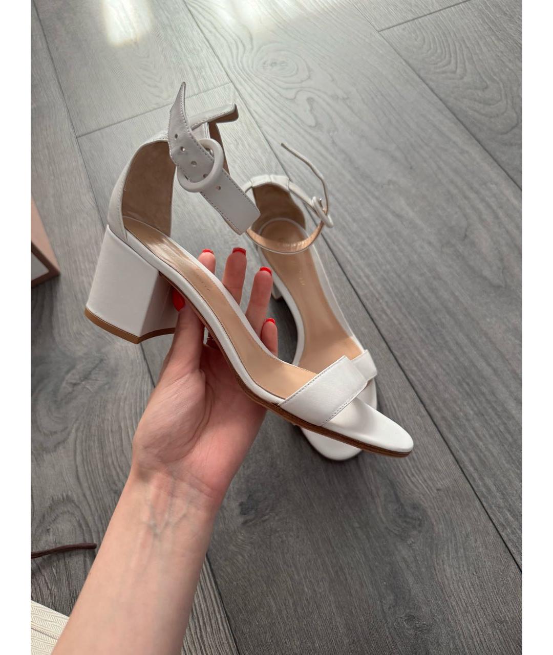 GIANVITO ROSSI Белые кожаные босоножки, фото 2