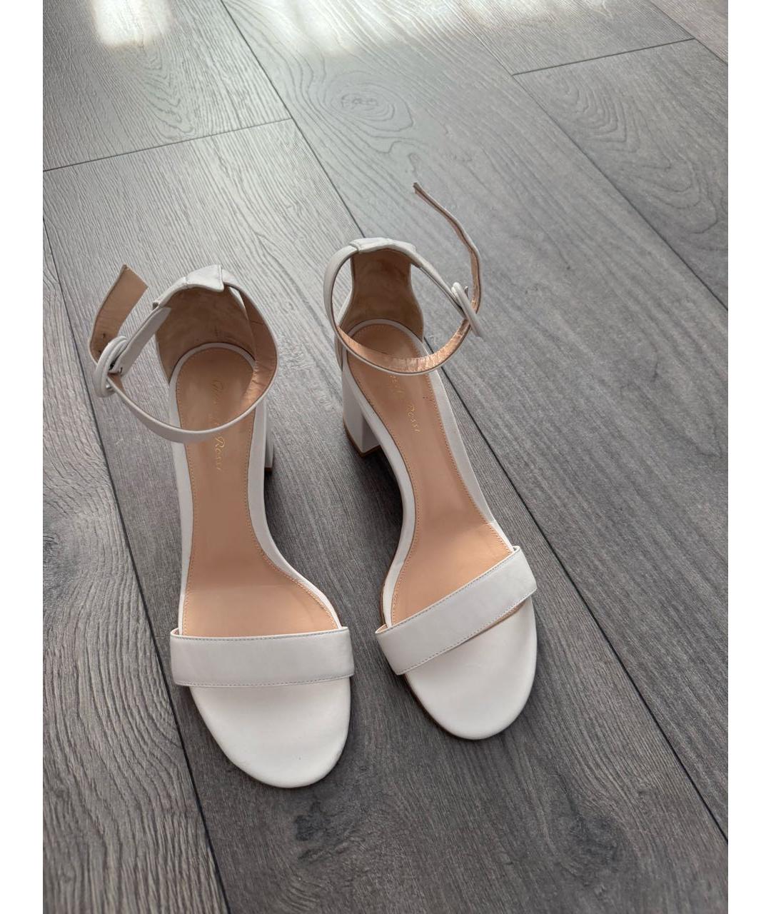 GIANVITO ROSSI Белые кожаные босоножки, фото 3