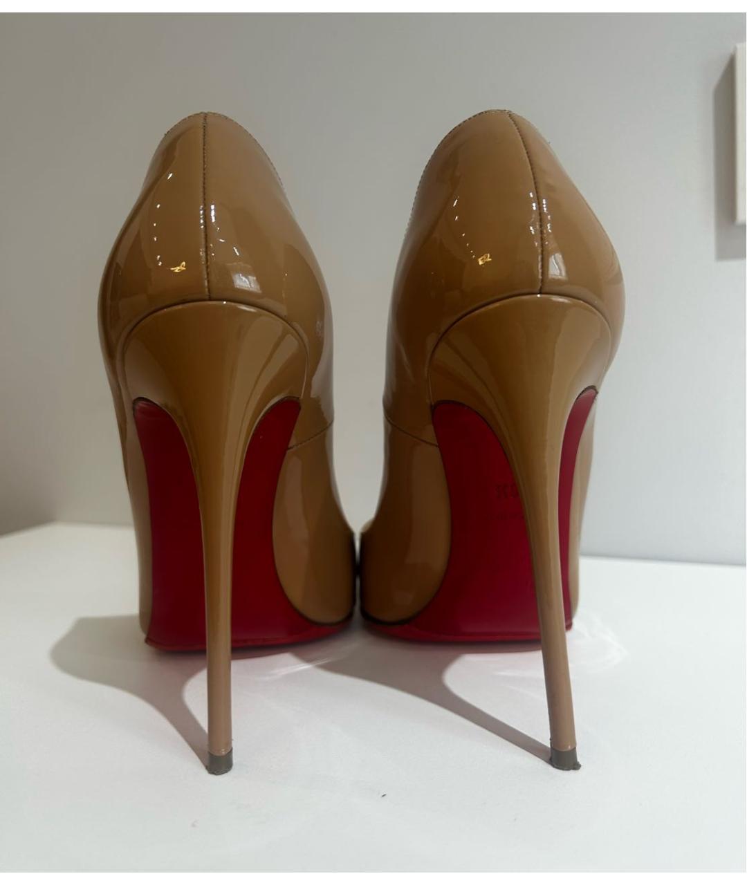 CHRISTIAN LOUBOUTIN Бежевые туфли из лакированной кожи, фото 4