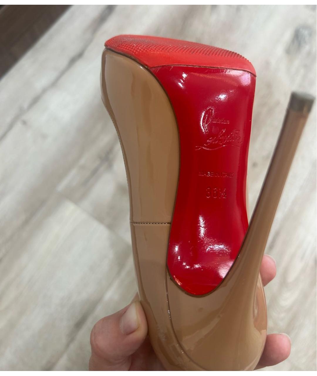 CHRISTIAN LOUBOUTIN Бежевые туфли из лакированной кожи, фото 5