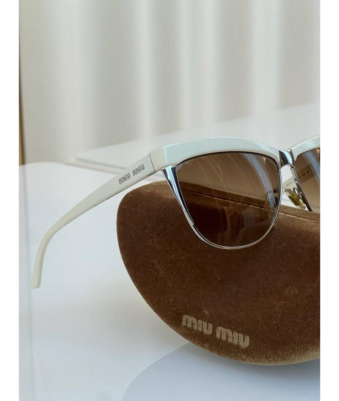 MIU MIU Бежевые пластиковые солнцезащитные очки, фото 3
