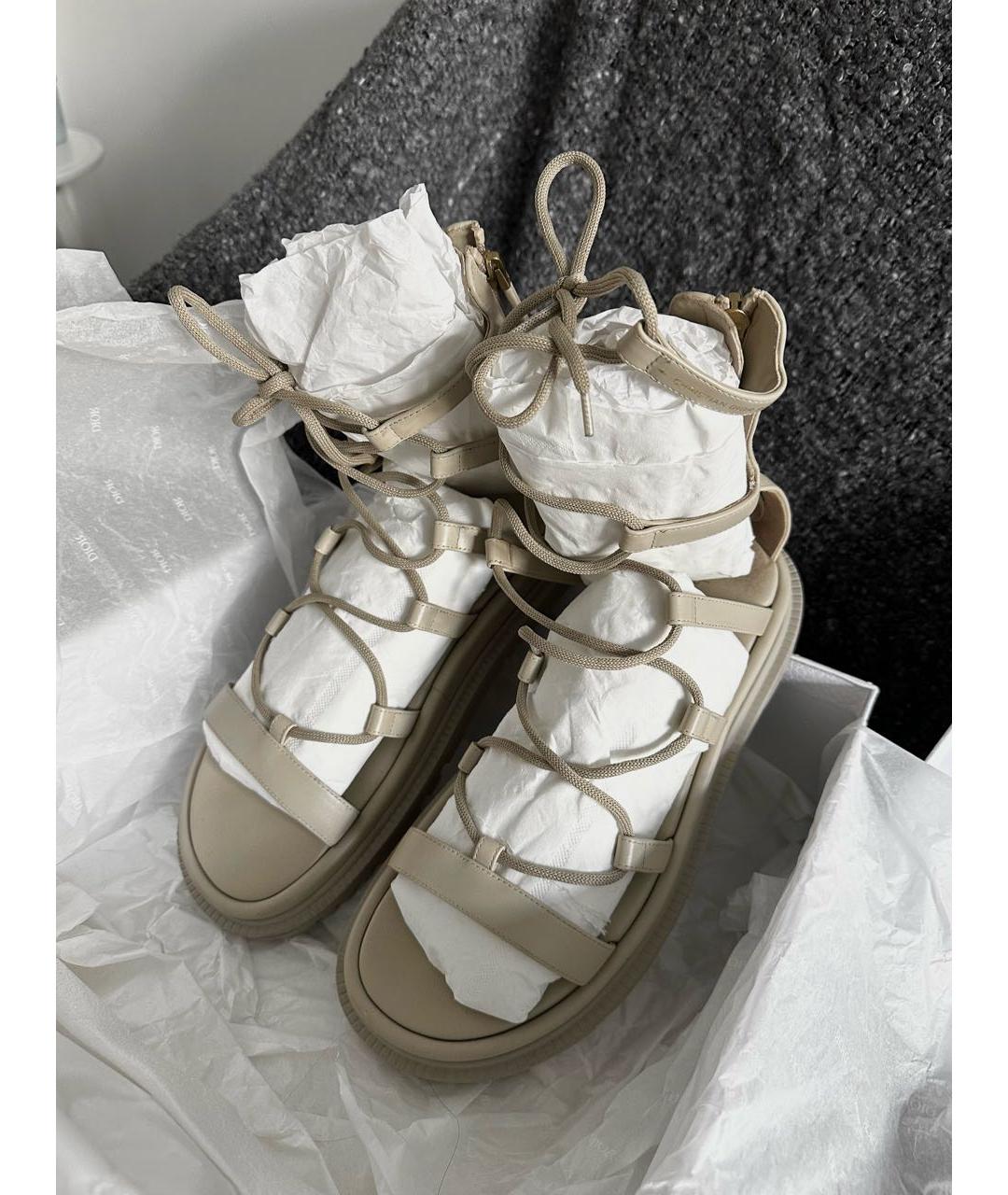 CHRISTIAN DIOR Бежевые кожаные сандалии, фото 2