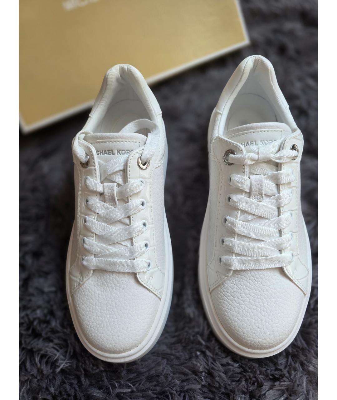 MICHAEL KORS Белые кроссовки из искусственной кожи, фото 4
