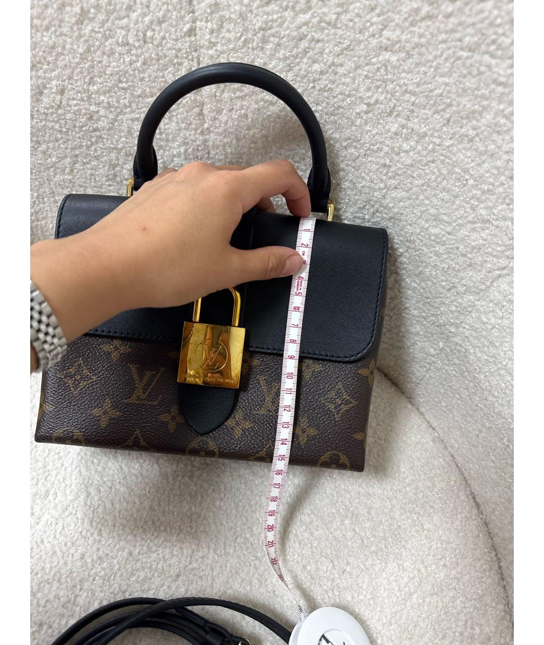 LOUIS VUITTON Черная сумка с короткими ручками из лакированной кожи, фото 7