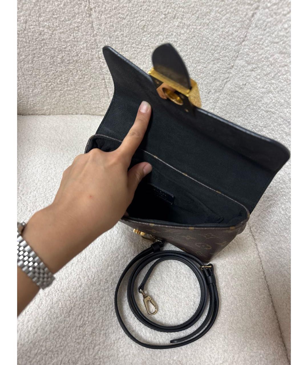 LOUIS VUITTON Черная сумка с короткими ручками из лакированной кожи, фото 4