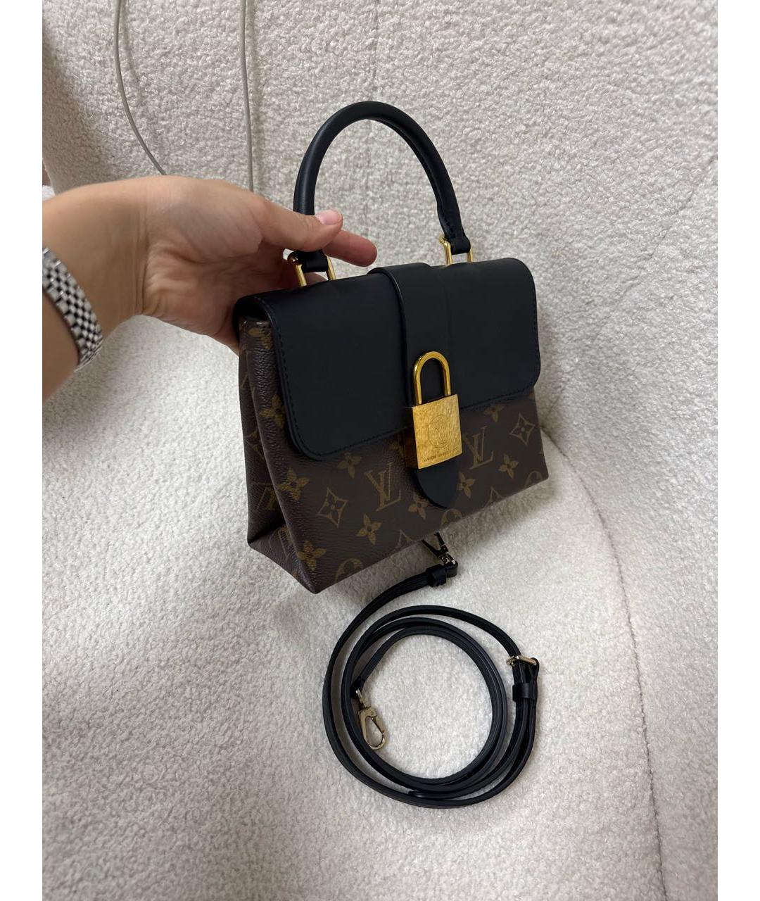 LOUIS VUITTON Черная сумка с короткими ручками из лакированной кожи, фото 2