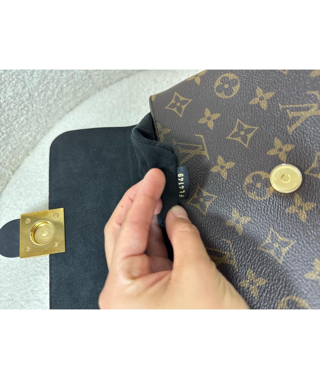 LOUIS VUITTON Черная сумка с короткими ручками из лакированной кожи, фото 8