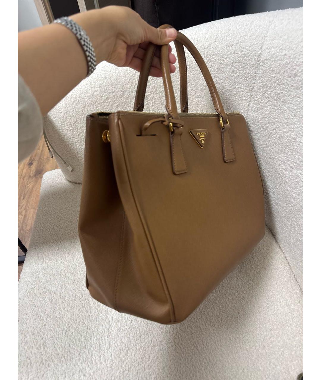 PRADA Коричневая кожаная сумка с короткими ручками, фото 2