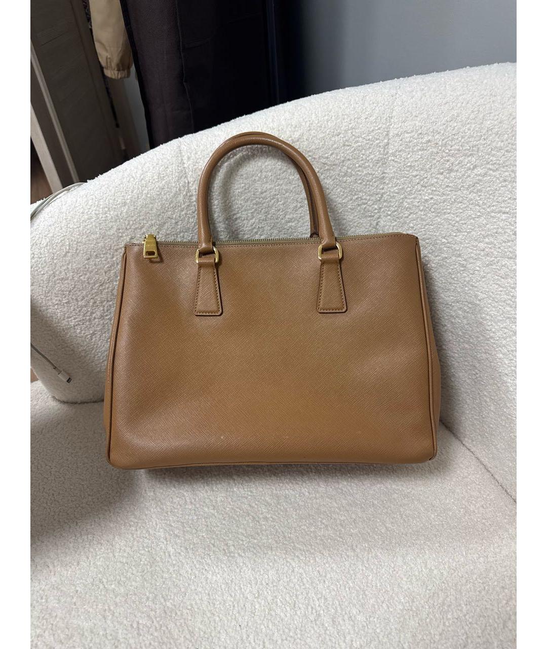 PRADA Коричневая кожаная сумка с короткими ручками, фото 3