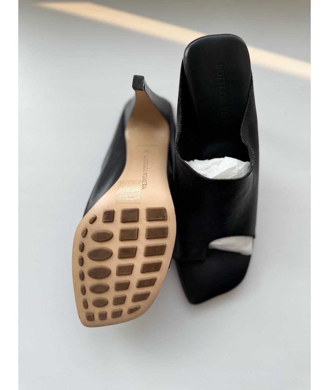 BOTTEGA VENETA Черные кожаные мюли, фото 5