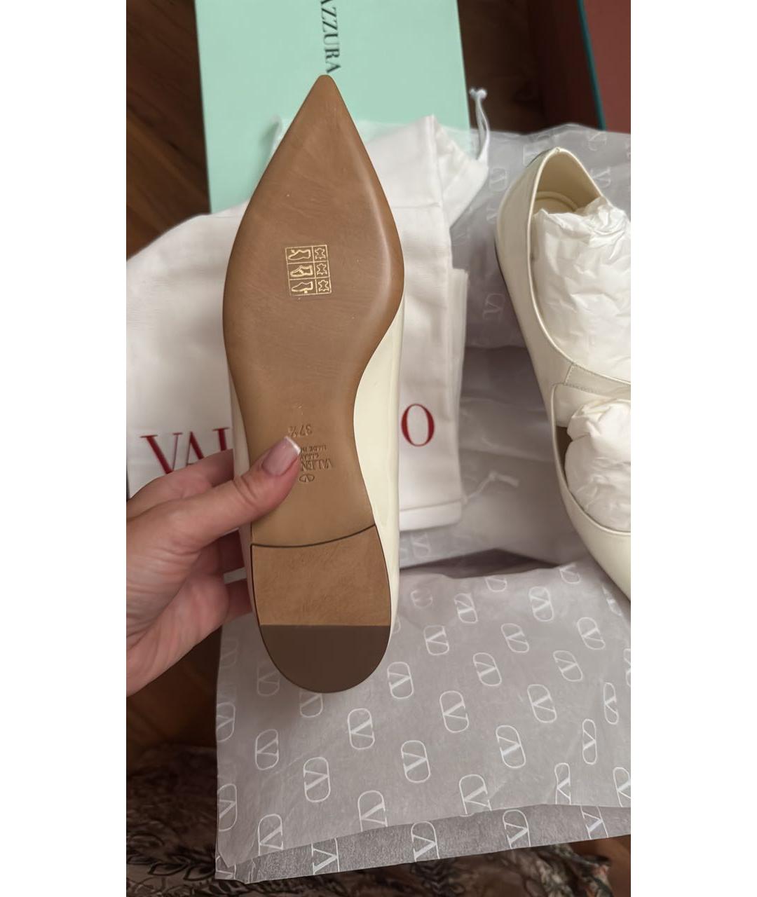 VALENTINO Белые балетки из лакированной кожи, фото 4