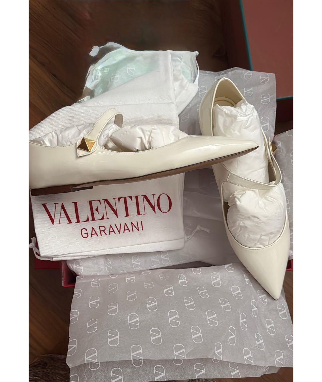 VALENTINO Белые балетки из лакированной кожи, фото 3