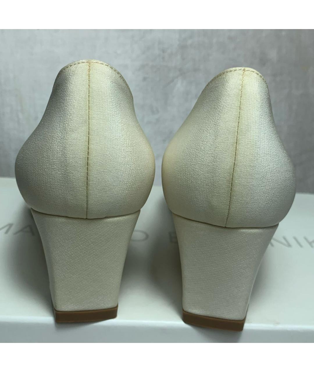 MANOLO BLAHNIK Белые текстильные туфли, фото 4