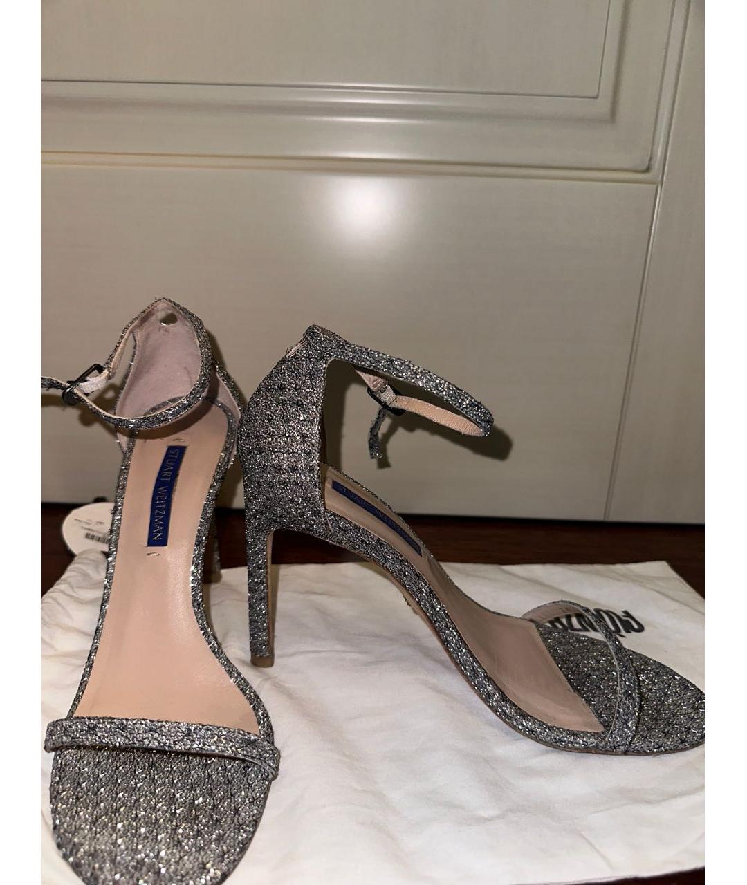 STUART WEITZMAN Серебряные текстильные босоножки, фото 5