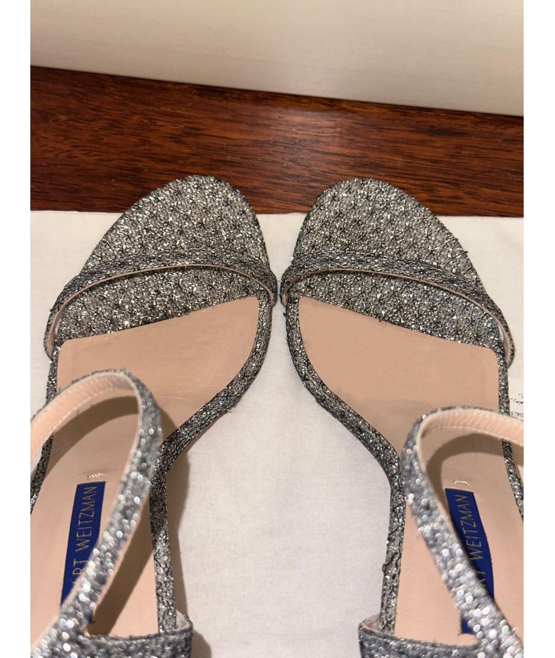 STUART WEITZMAN Серебряные текстильные босоножки, фото 3