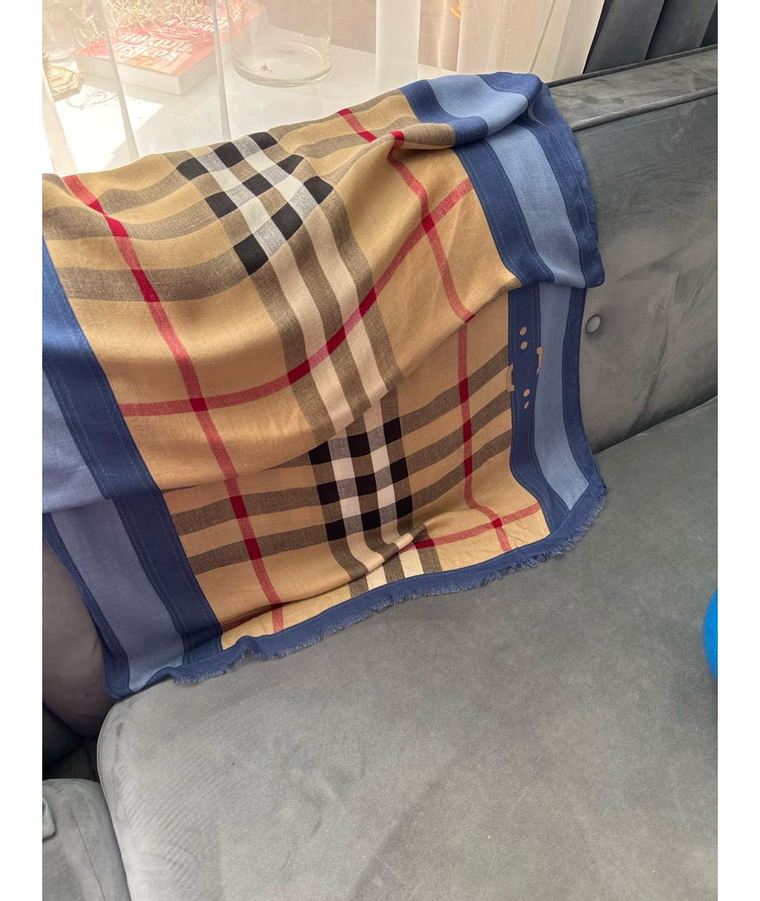 BURBERRY Бежевый платок, фото 3